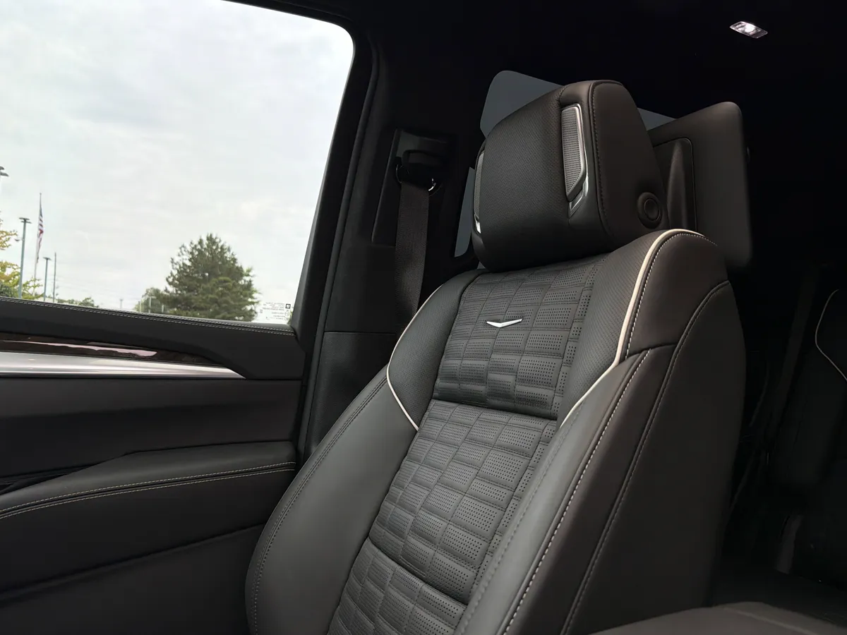 2026 CADILLAC Escalade 4WD Platinum Sport thumbnail 48
