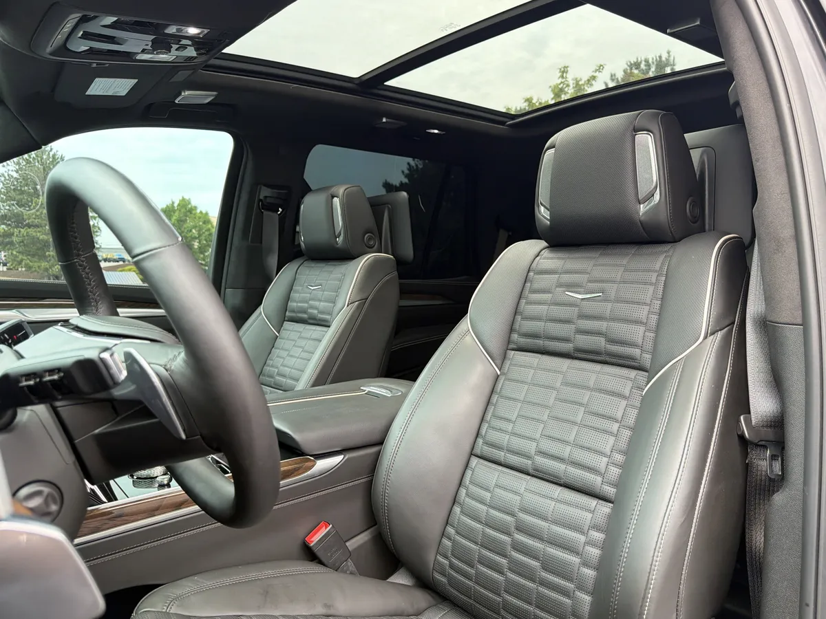 2026 CADILLAC Escalade 4WD Platinum Sport thumbnail 6