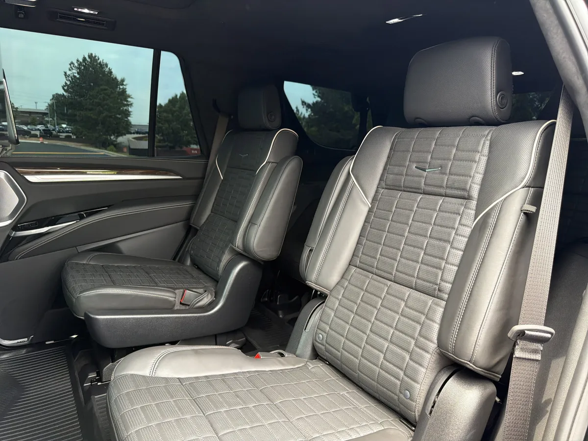 2026 CADILLAC Escalade 4WD Platinum Sport thumbnail 8