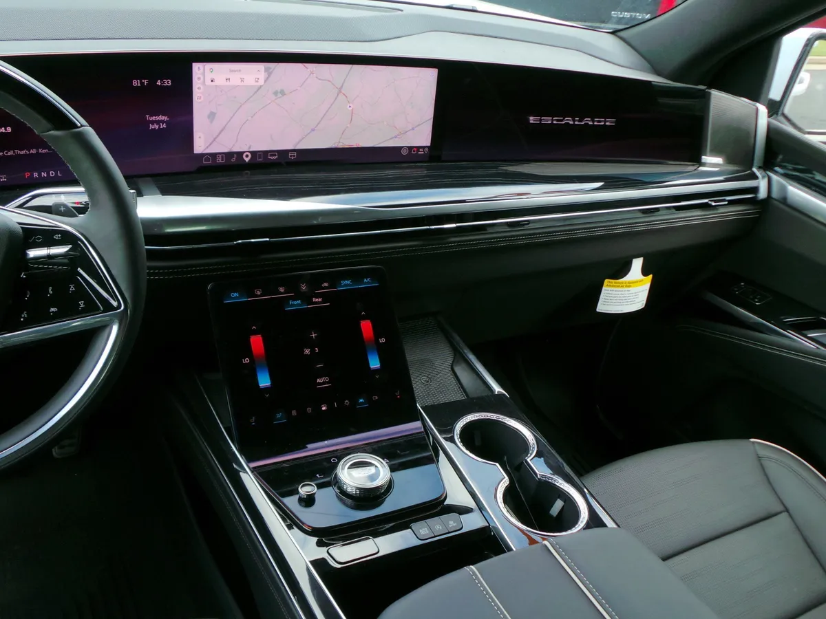 2026 CADILLAC Escalade 4WD Sport thumbnail 15