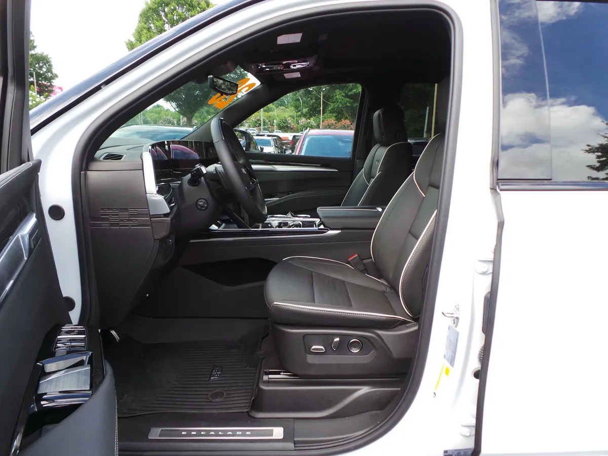 2026 CADILLAC Escalade 4WD Sport thumbnail 30