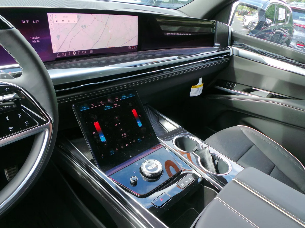 2026 CADILLAC Escalade 4WD Sport thumbnail 34