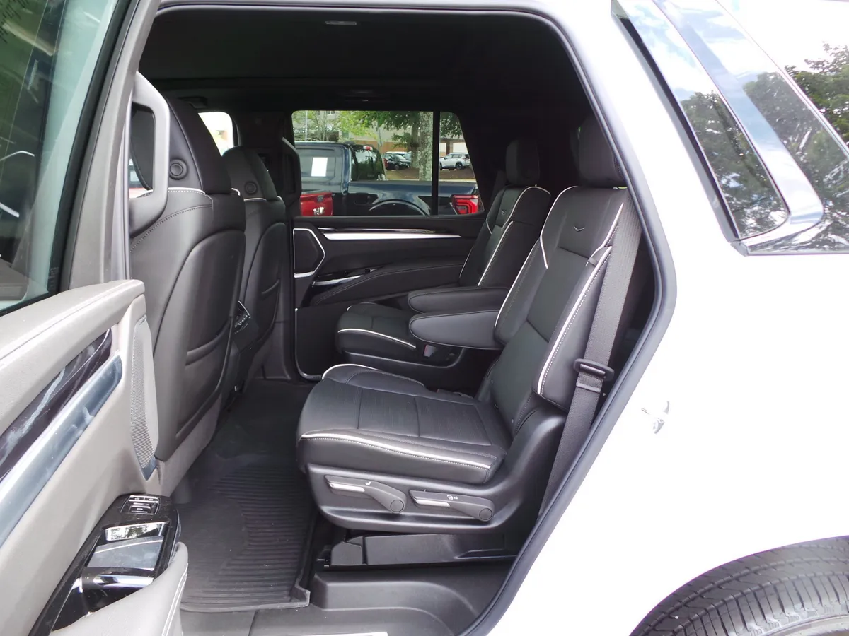 2026 CADILLAC Escalade 4WD Sport thumbnail 36