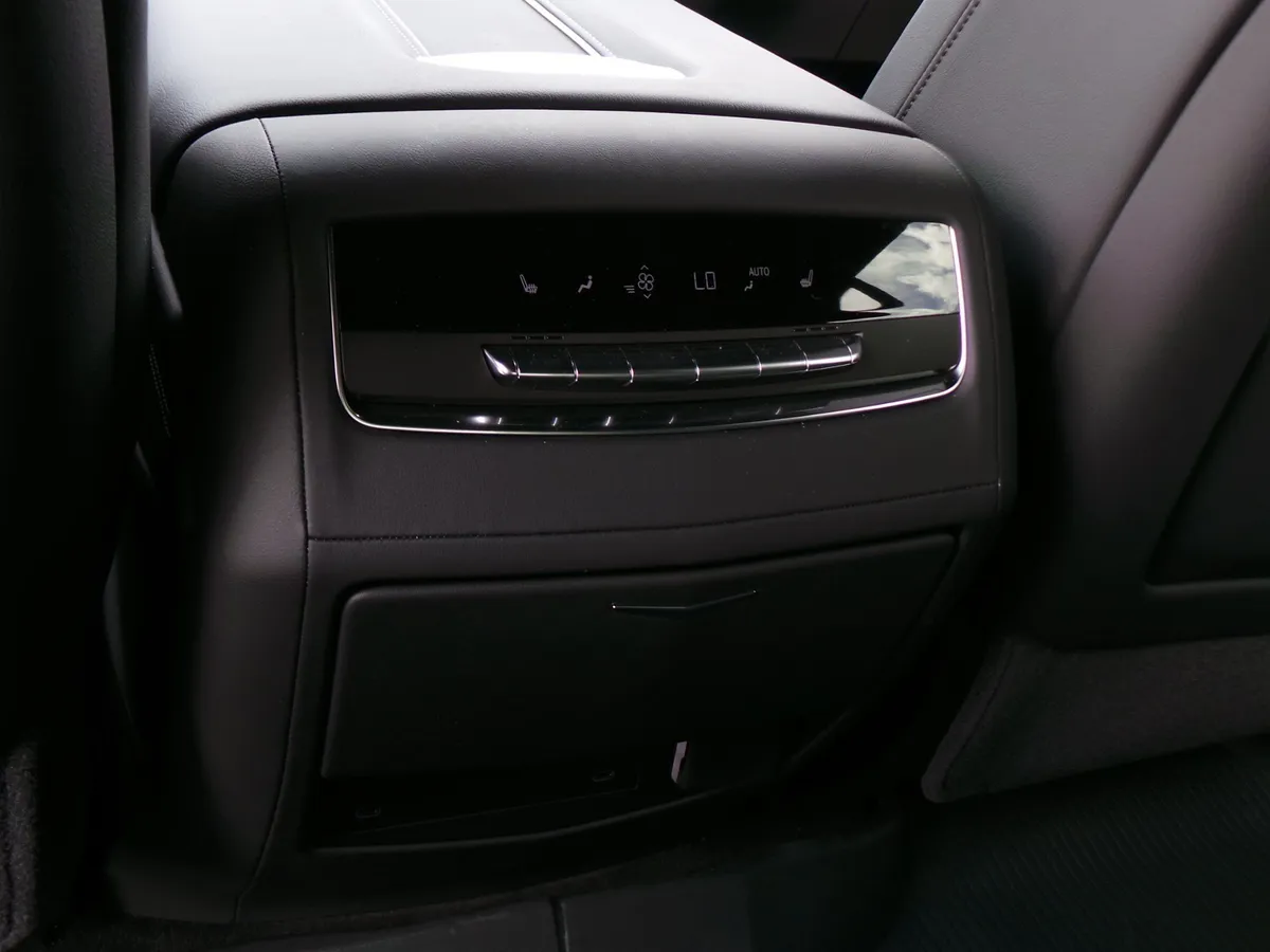 2026 CADILLAC Escalade 4WD Sport thumbnail 37