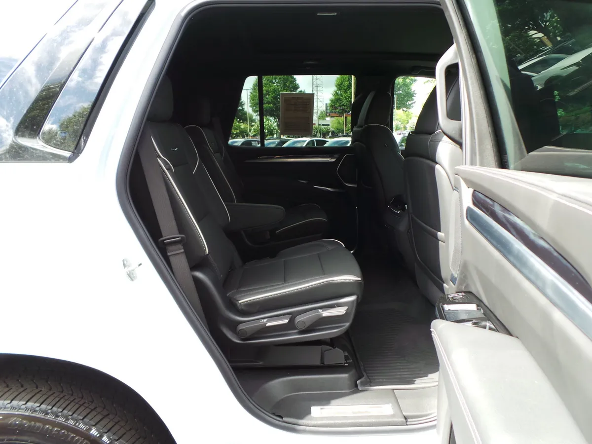 2026 CADILLAC Escalade 4WD Sport thumbnail 39