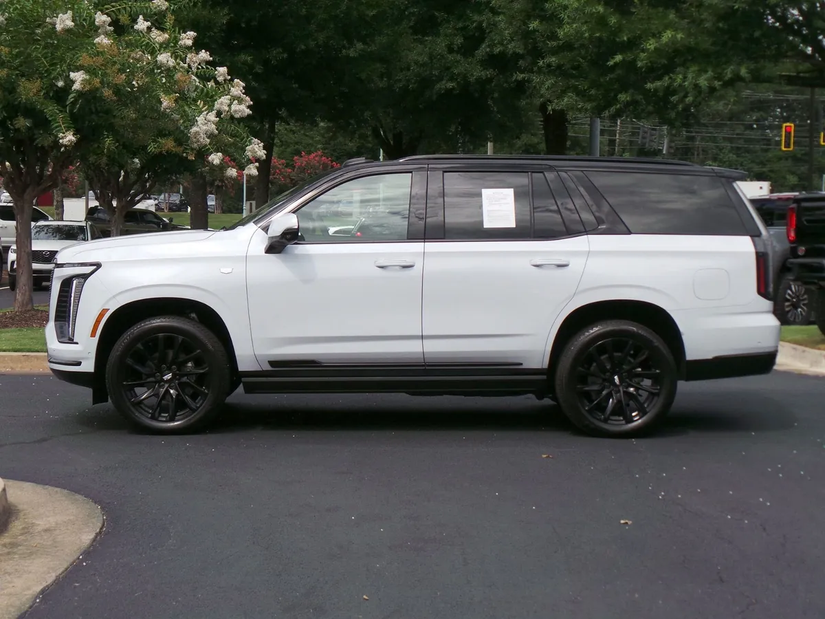 2026 CADILLAC Escalade 4WD Sport thumbnail 4