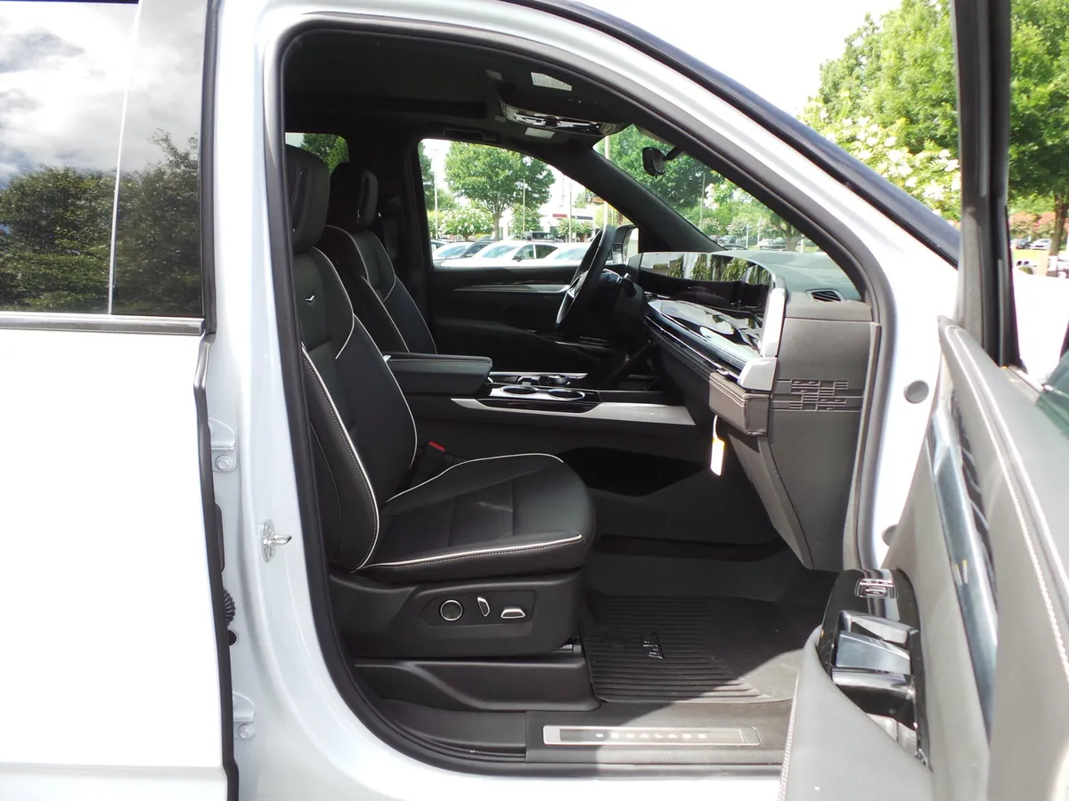 2026 CADILLAC Escalade 4WD Sport thumbnail 42