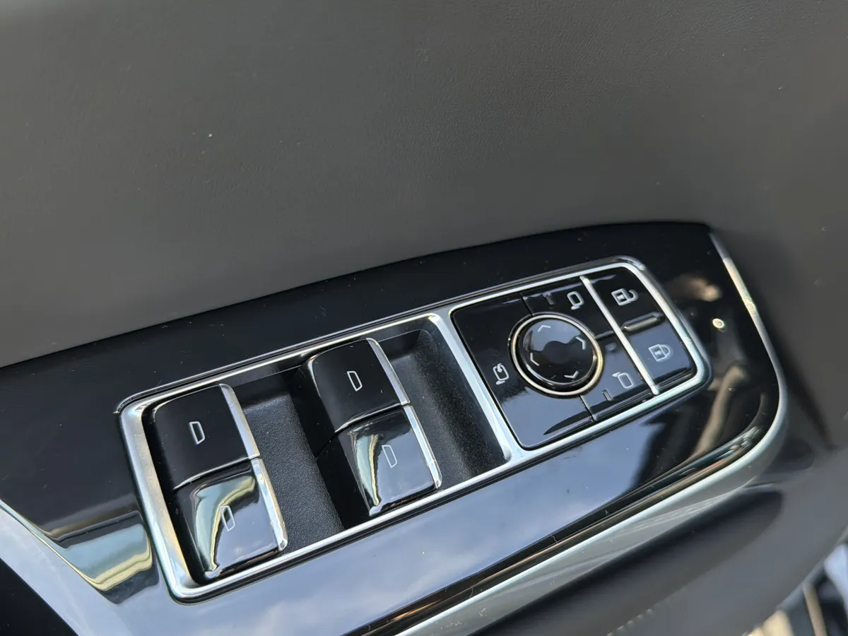 2026 CADILLAC Escalade AWD V-Series thumbnail 26