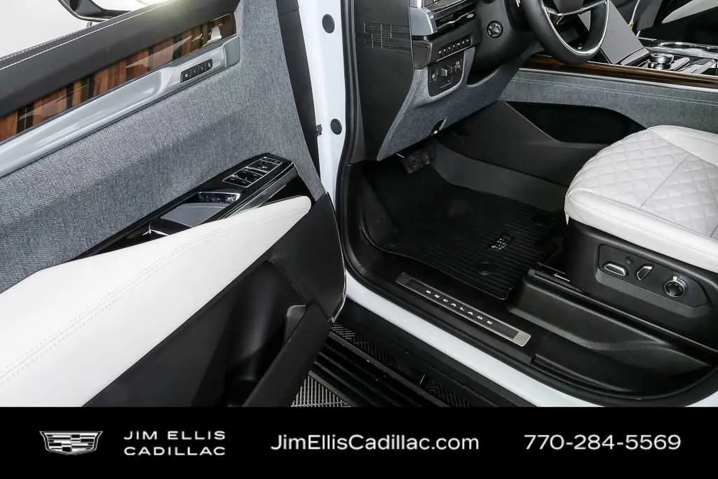 2026 Cadillac Escalade ESV Platinum Sport thumbnail 7