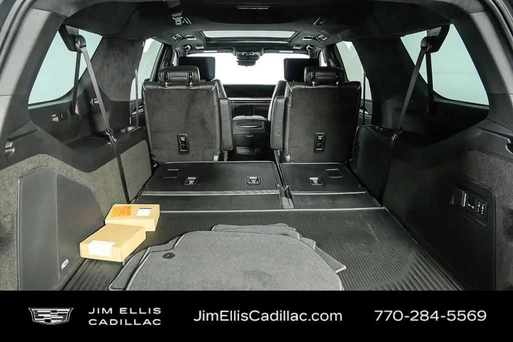 2026 Cadillac Escalade ESV Platinum Sport thumbnail 33