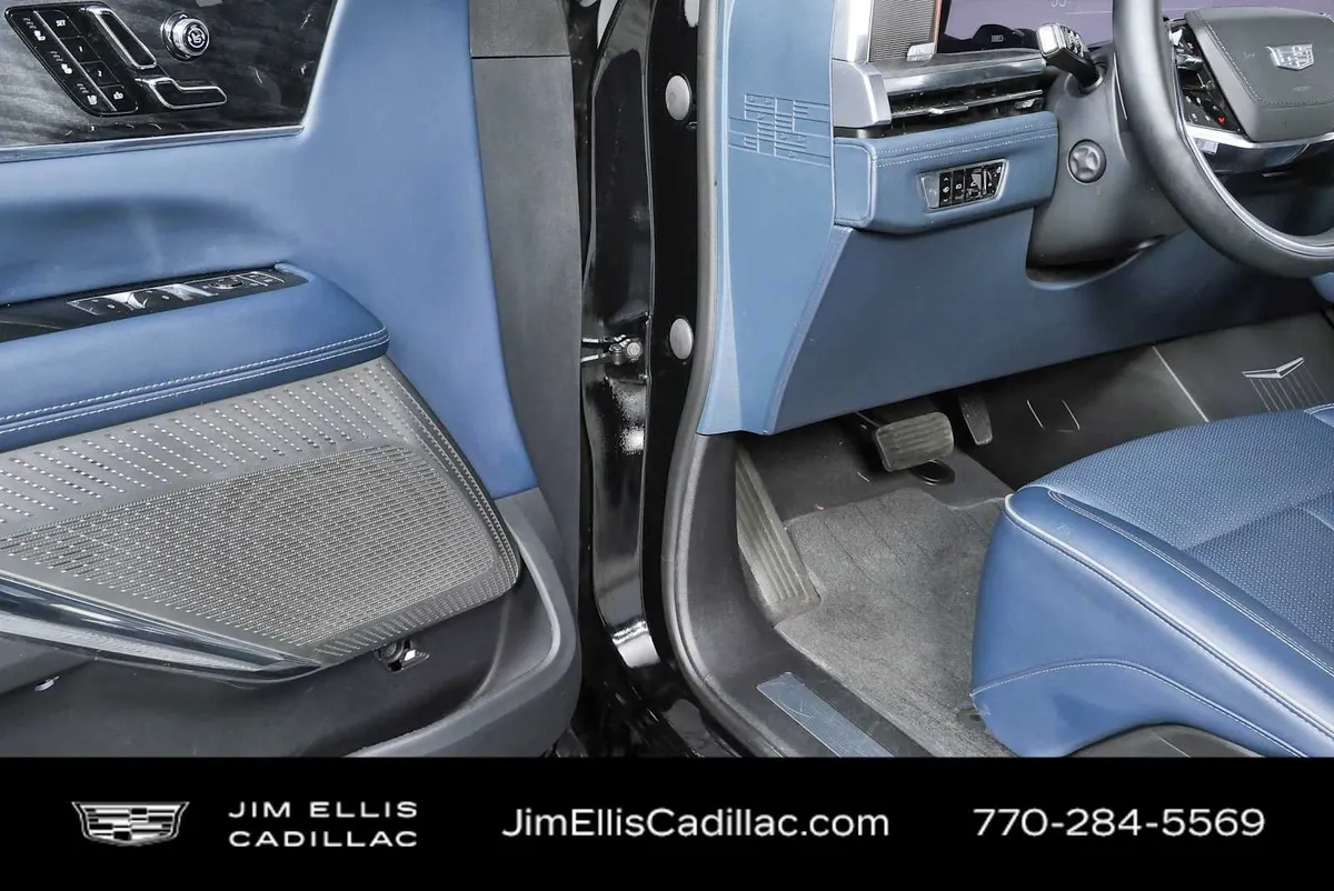 2026 Cadillac ESCALADE IQ Premium Sport thumbnail 7