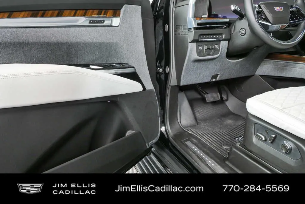 2026 Cadillac Escalade Platinum Sport thumbnail 7