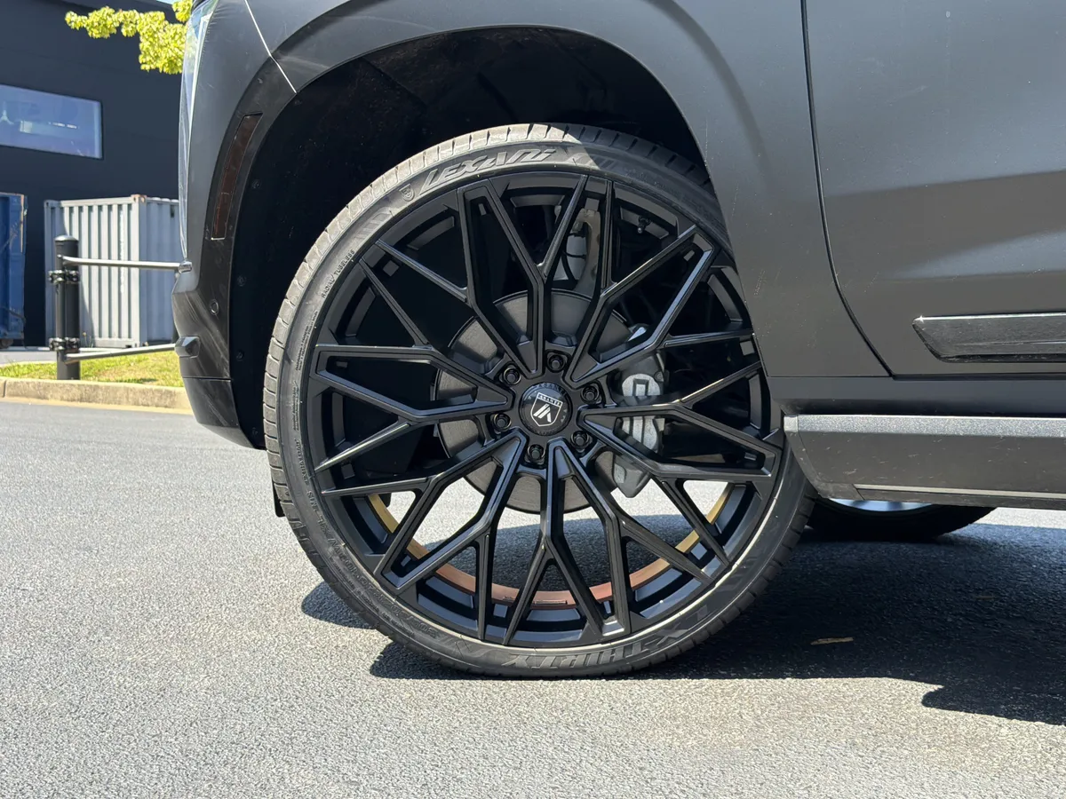 2026 Cadillac Escalade Platinum Sport thumbnail 17