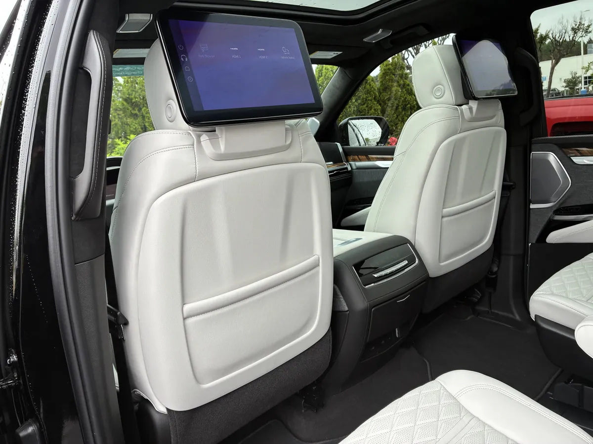 2026 Cadillac Escalade Platinum Sport thumbnail 14