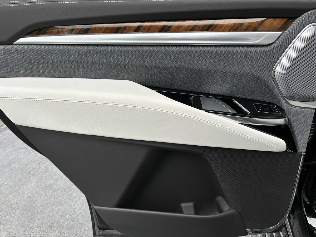 2026 Cadillac Escalade Platinum Sport thumbnail 15