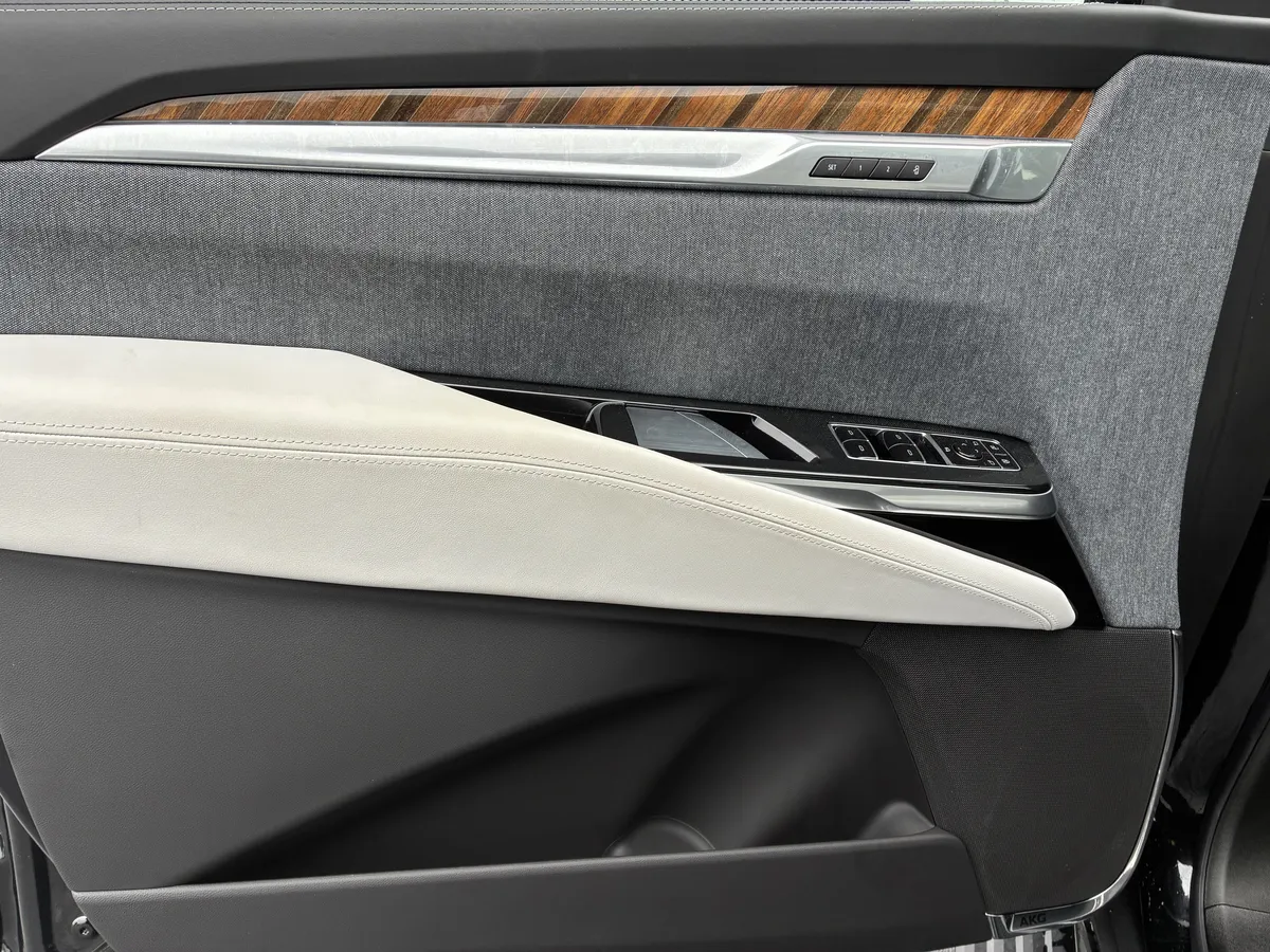 2026 Cadillac Escalade Platinum Sport thumbnail 24