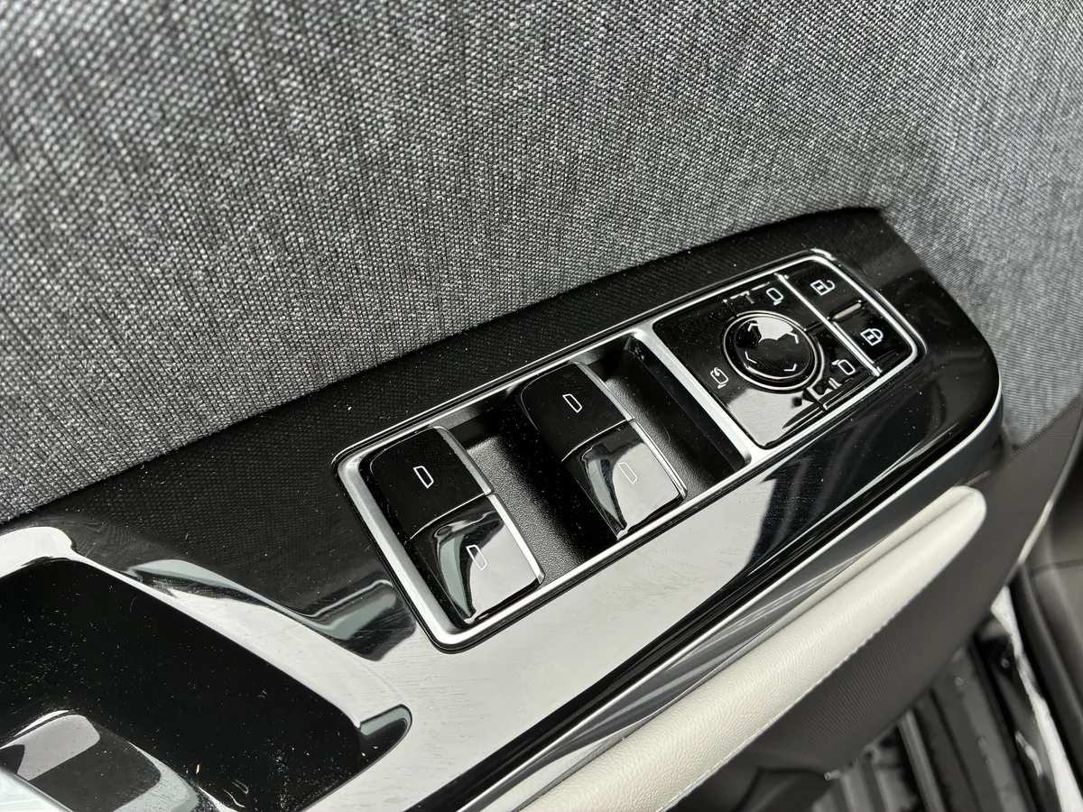 2026 Cadillac Escalade Platinum Sport thumbnail 25