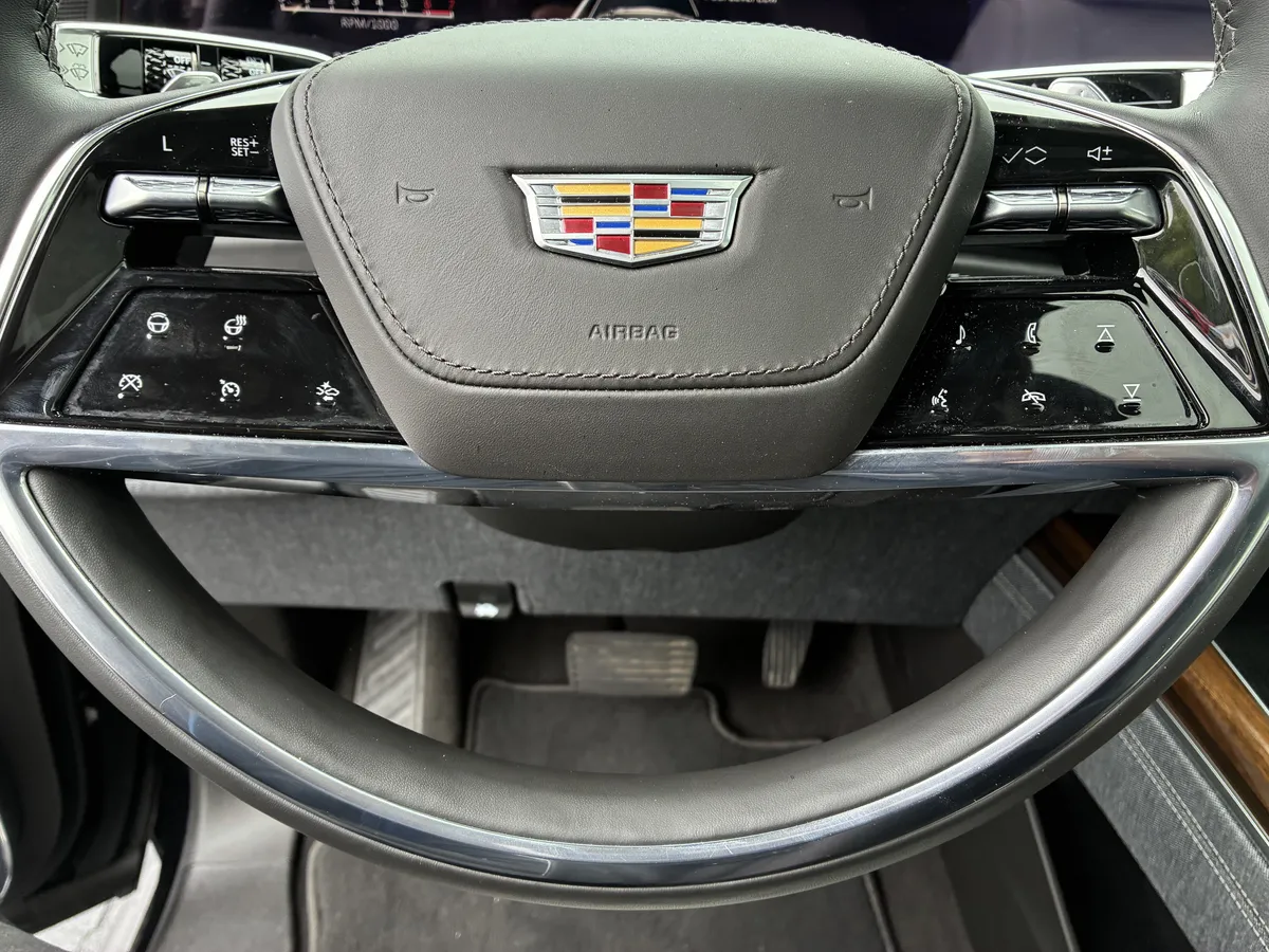 2026 Cadillac Escalade Platinum Sport thumbnail 29