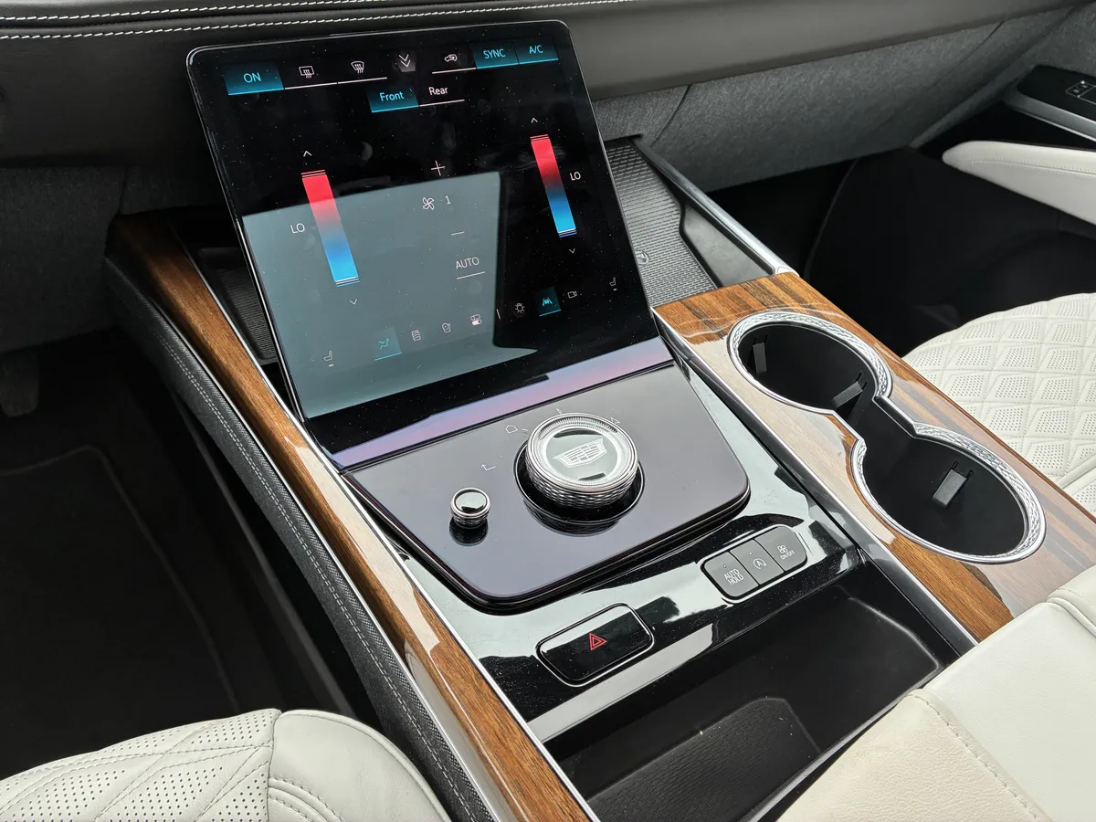2026 Cadillac Escalade Platinum Sport thumbnail 35