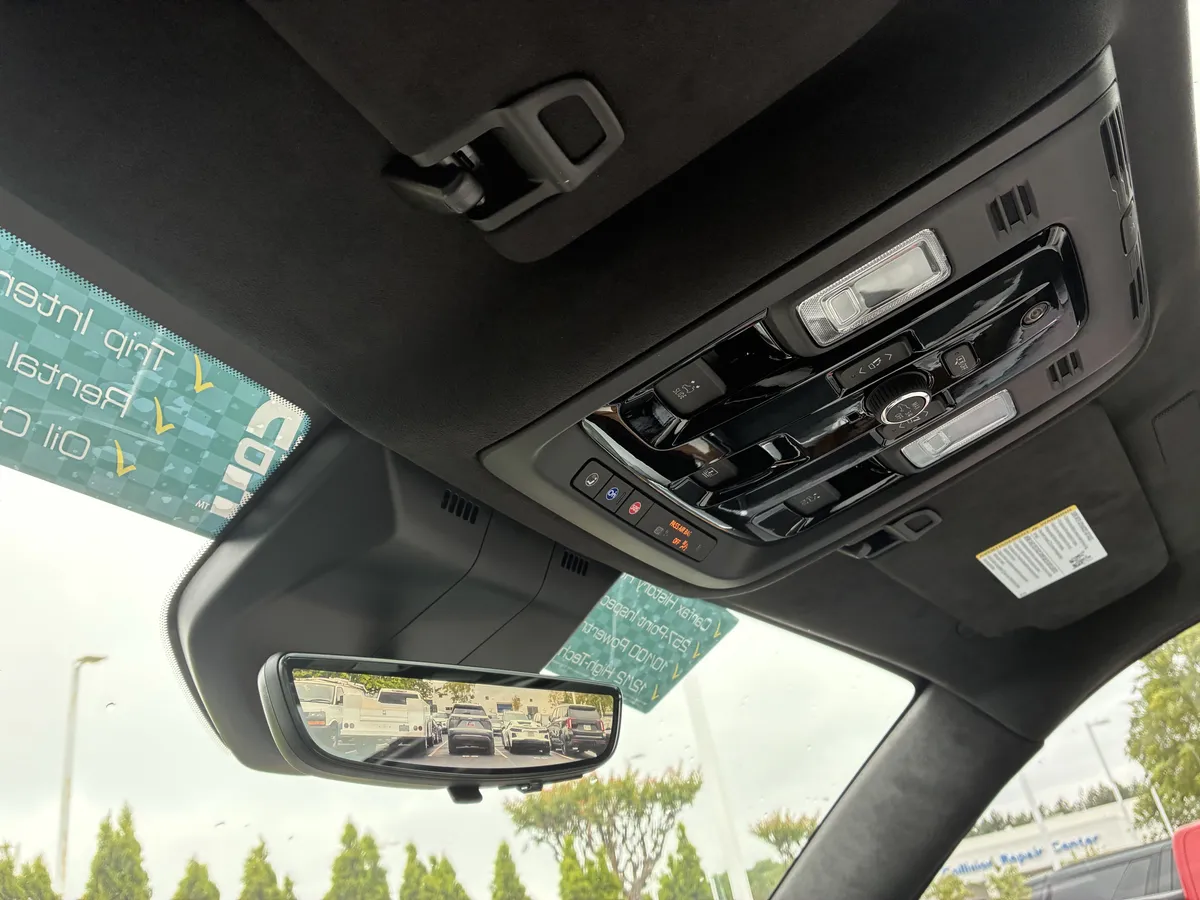 2026 Cadillac Escalade Platinum Sport thumbnail 38