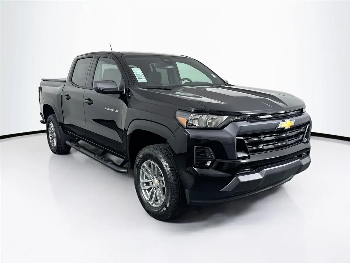 2026 Chevrolet Colorado 2WD LT thumbnail 10