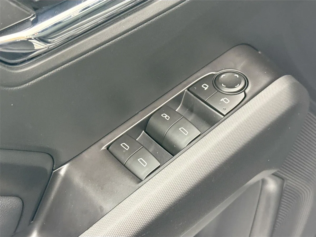 2026 Chevrolet Colorado 2WD LT thumbnail 26