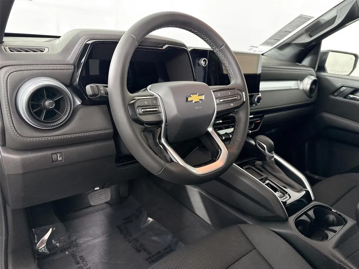 2026 Chevrolet Colorado 2WD LT thumbnail 4