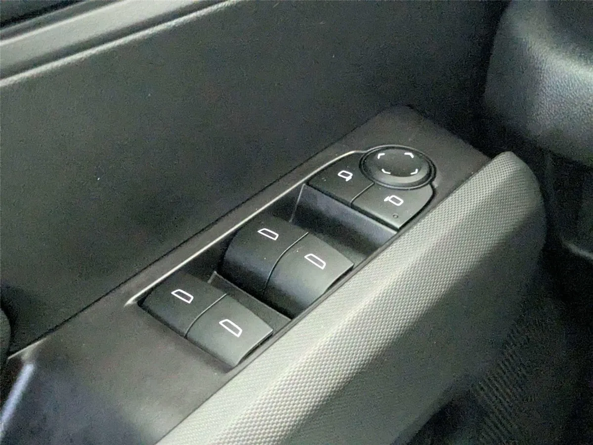 2026 Chevrolet Colorado 2WD Work Truck thumbnail 13