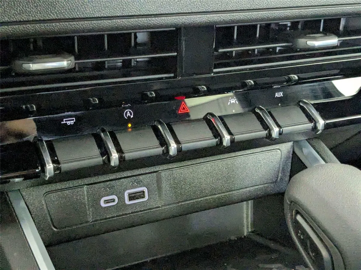 2026 Chevrolet Colorado 2WD Work Truck thumbnail 23