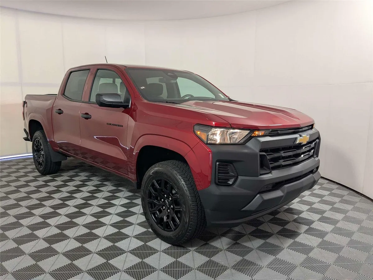 2026 Chevrolet Colorado 2WD Work Truck thumbnail 3
