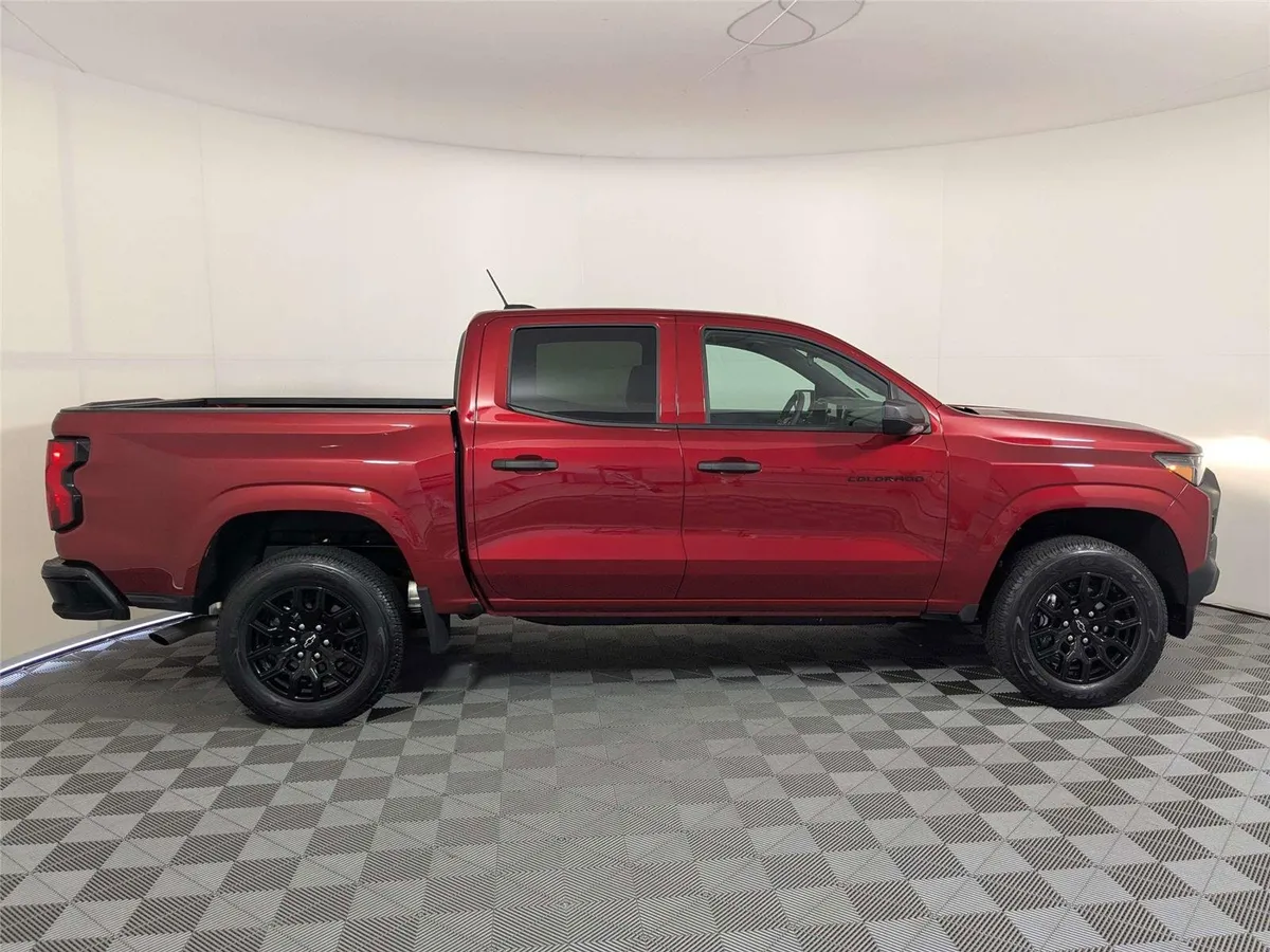 2026 Chevrolet Colorado 2WD Work Truck thumbnail 4