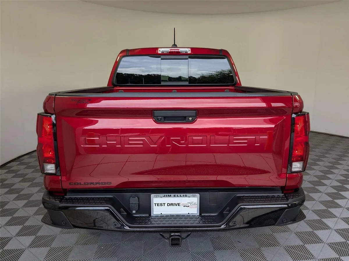 2026 Chevrolet Colorado 2WD Work Truck thumbnail 6