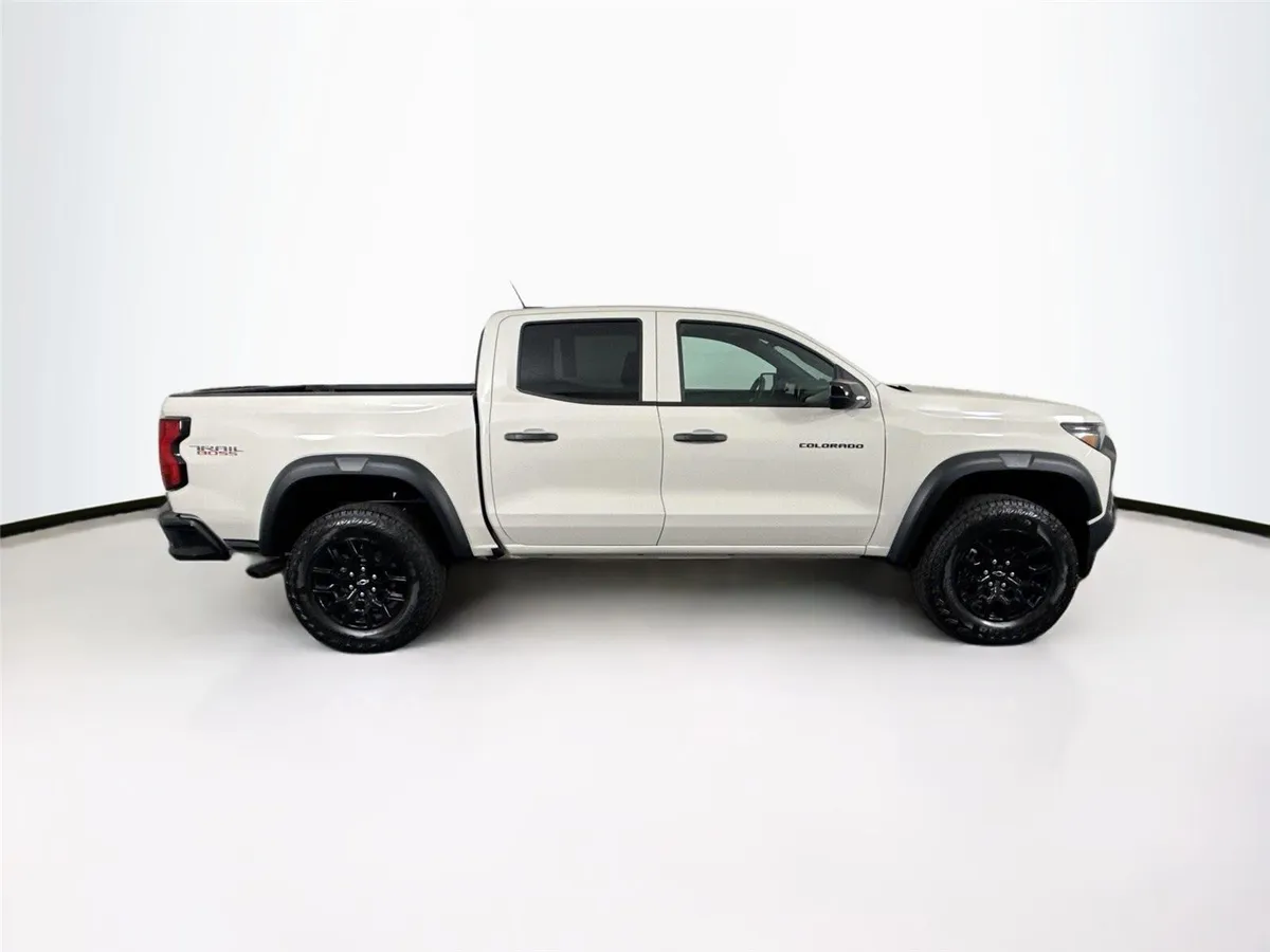 2026 Chevrolet Colorado 4WD Trail Boss thumbnail 10