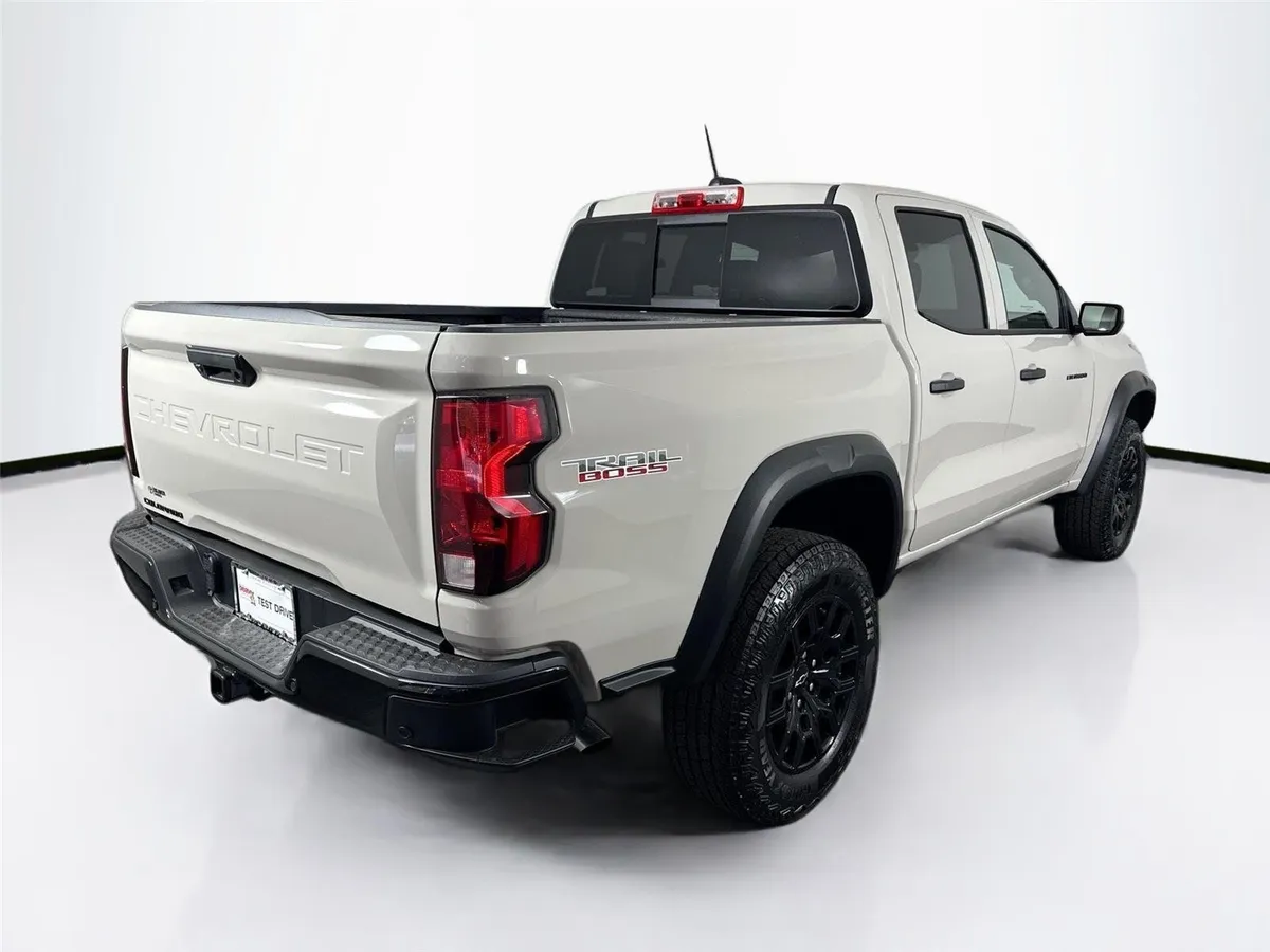 2026 Chevrolet Colorado 4WD Trail Boss thumbnail 2