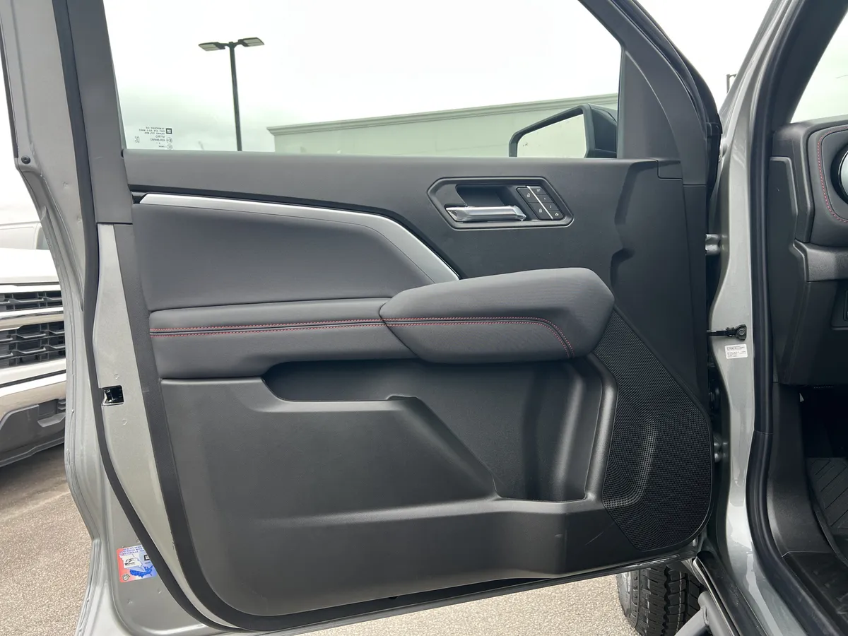 2026 Chevrolet Colorado 4WD Z71 thumbnail 14