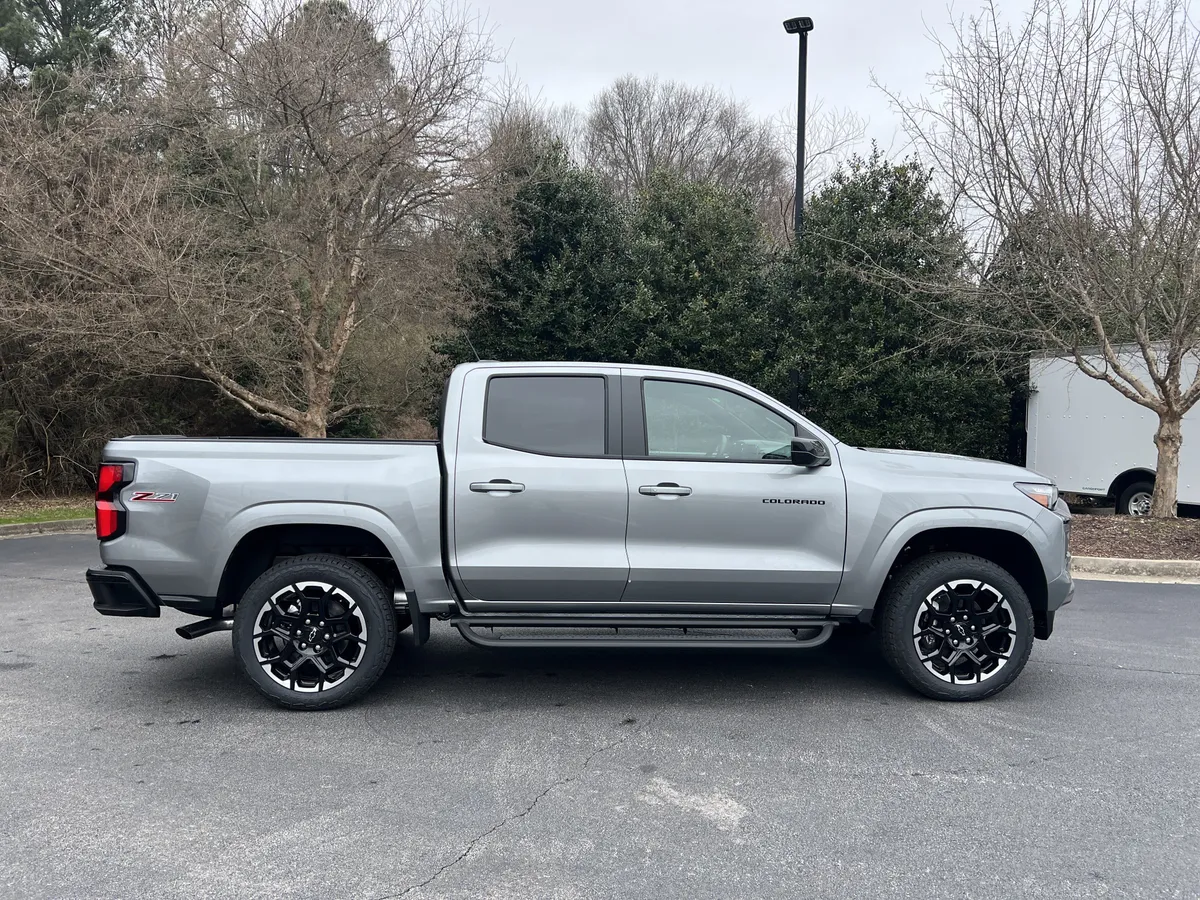2026 Chevrolet Colorado 4WD Z71 thumbnail 9