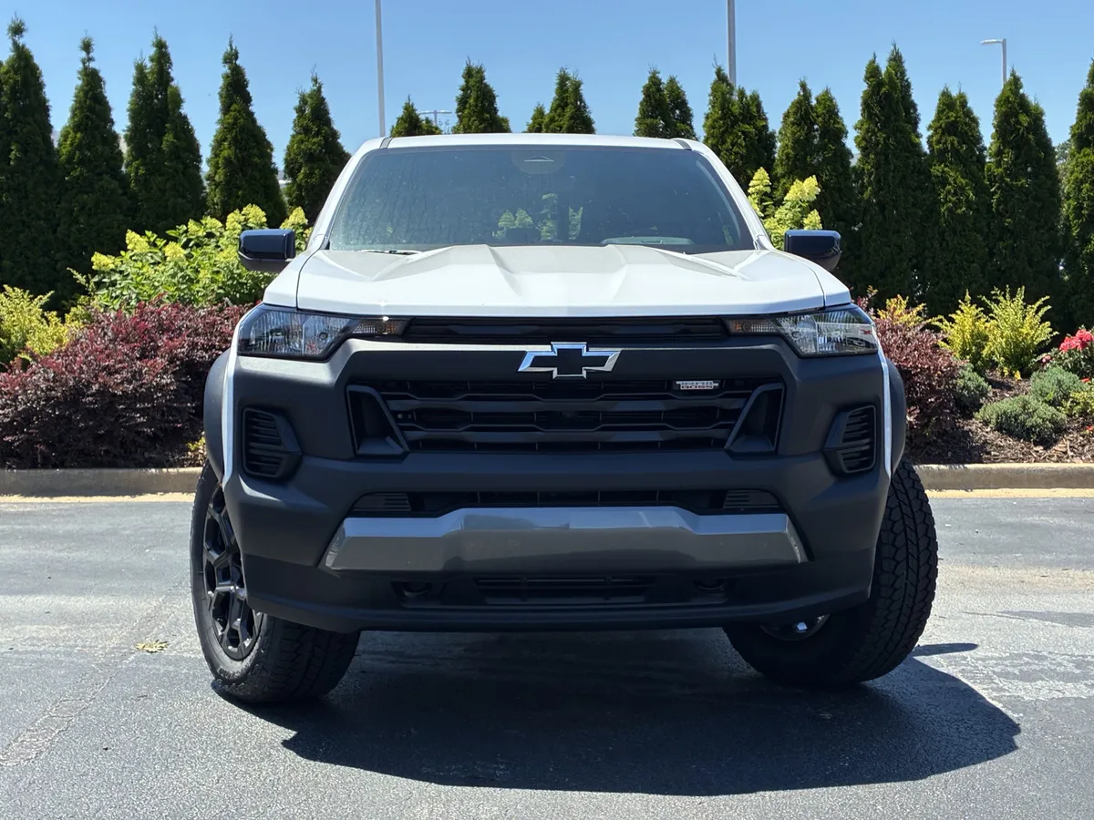 2026 Chevrolet Colorado Trail Boss thumbnail 4