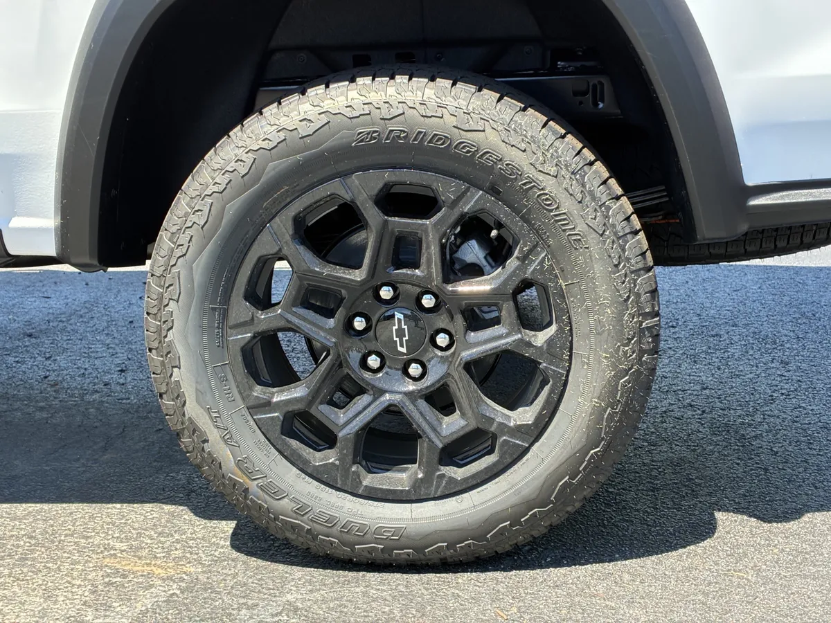2026 Chevrolet Colorado Trail Boss thumbnail 9