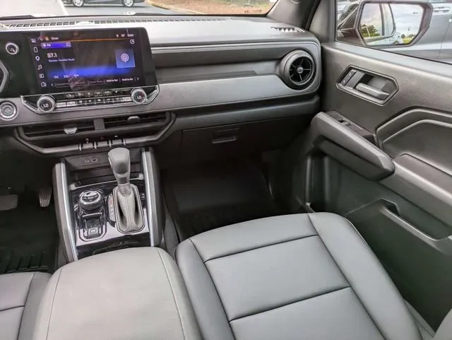 2026 Chevrolet Colorado Trail Boss thumbnail 17