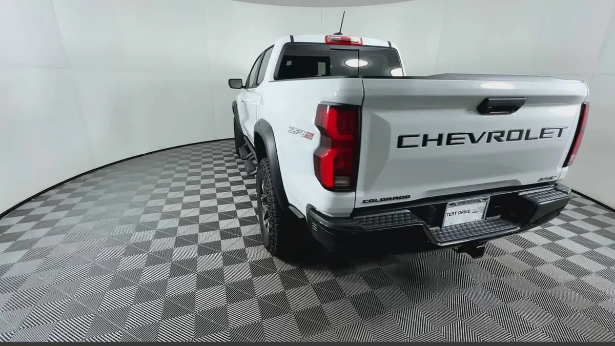 2026 Chevrolet Colorado ZR2 thumbnail 7
