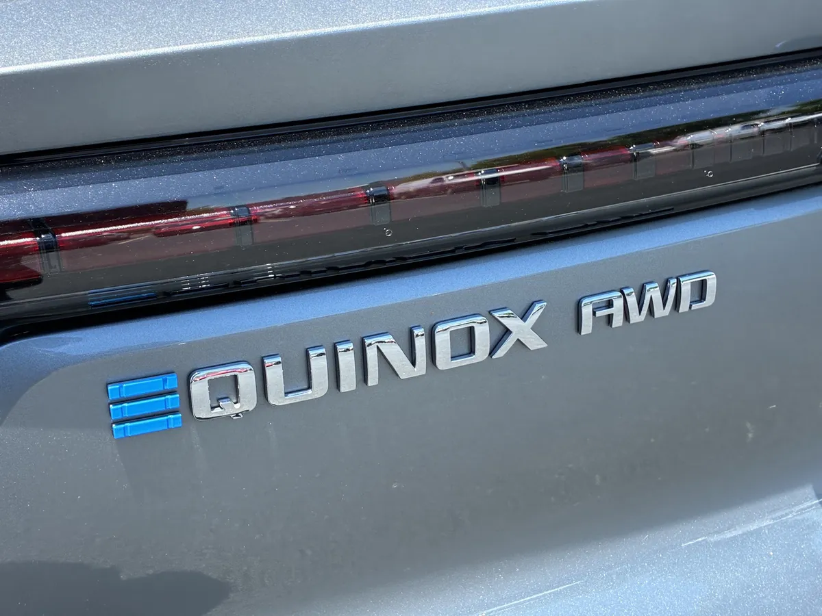 2026 Chevrolet Equinox EV LT thumbnail 10