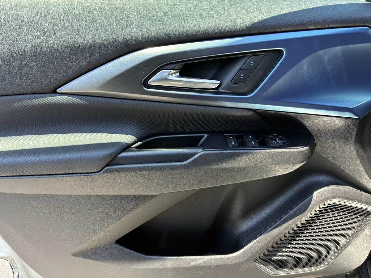 2026 Chevrolet Equinox EV LT thumbnail 22
