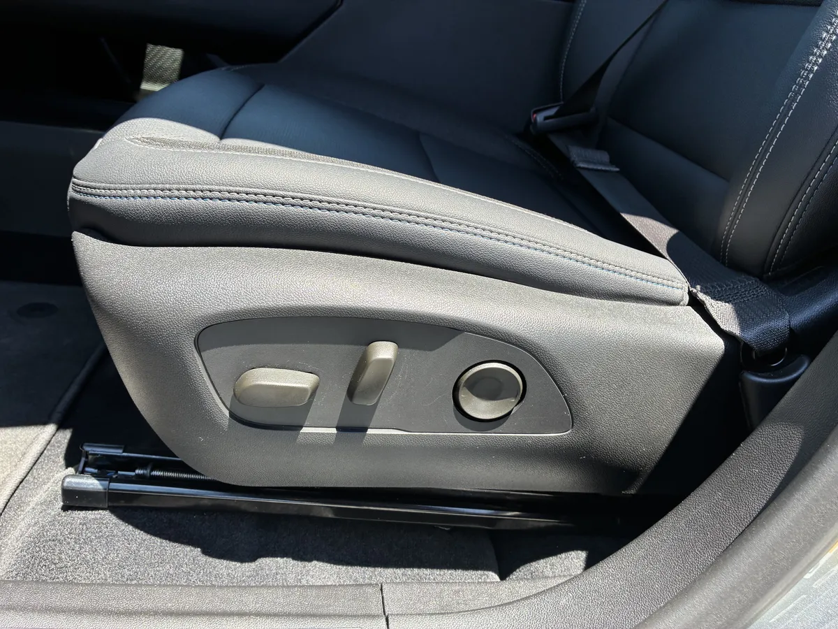 2026 Chevrolet Equinox EV LT thumbnail 24