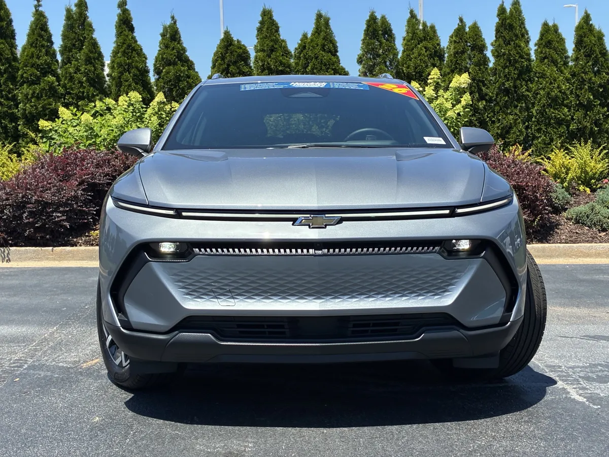 2026 Chevrolet Equinox EV LT thumbnail 4