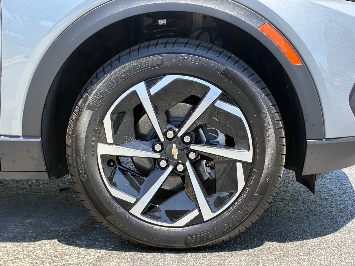 2026 Chevrolet Equinox EV LT thumbnail 5
