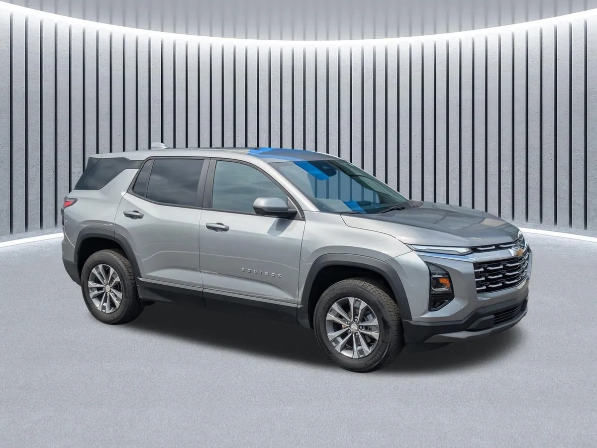 2026 Chevrolet Equinox LT thumbnail 2