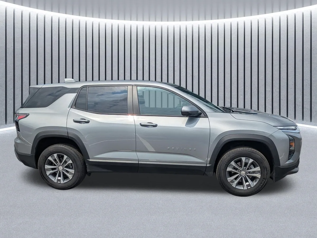 2026 Chevrolet Equinox LT thumbnail 3