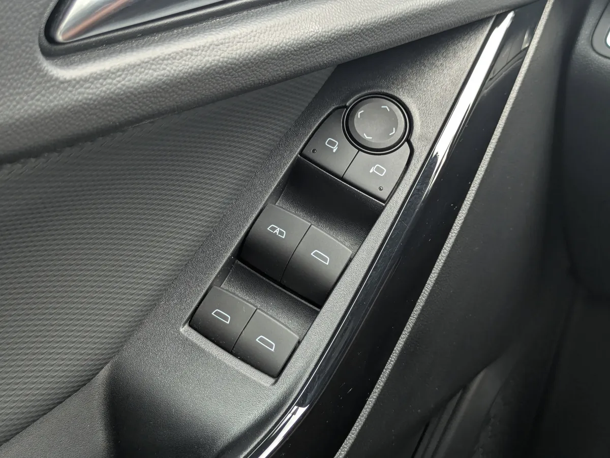 2026 Chevrolet Equinox LT thumbnail 31