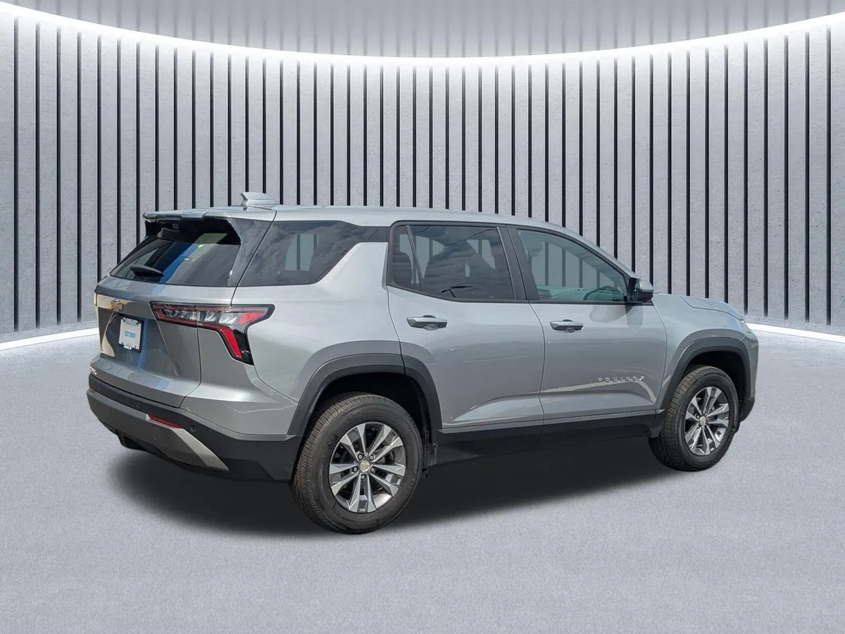 2026 Chevrolet Equinox LT thumbnail 4