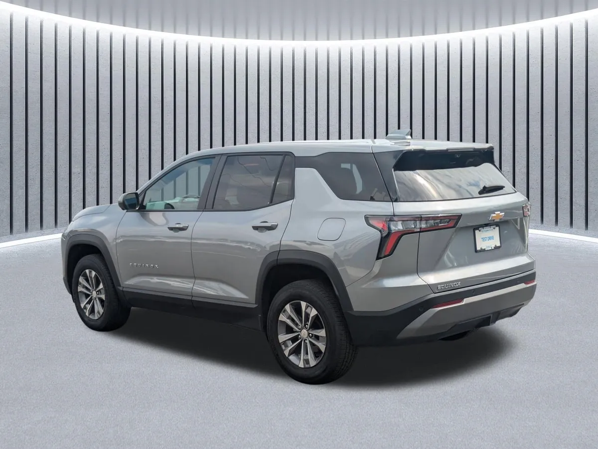 2026 Chevrolet Equinox LT thumbnail 7